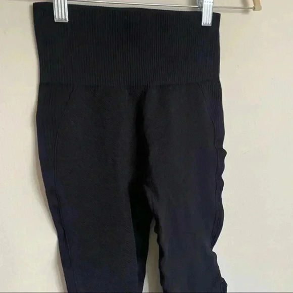 ZYIA Active black leggings - Picture 3 of 7